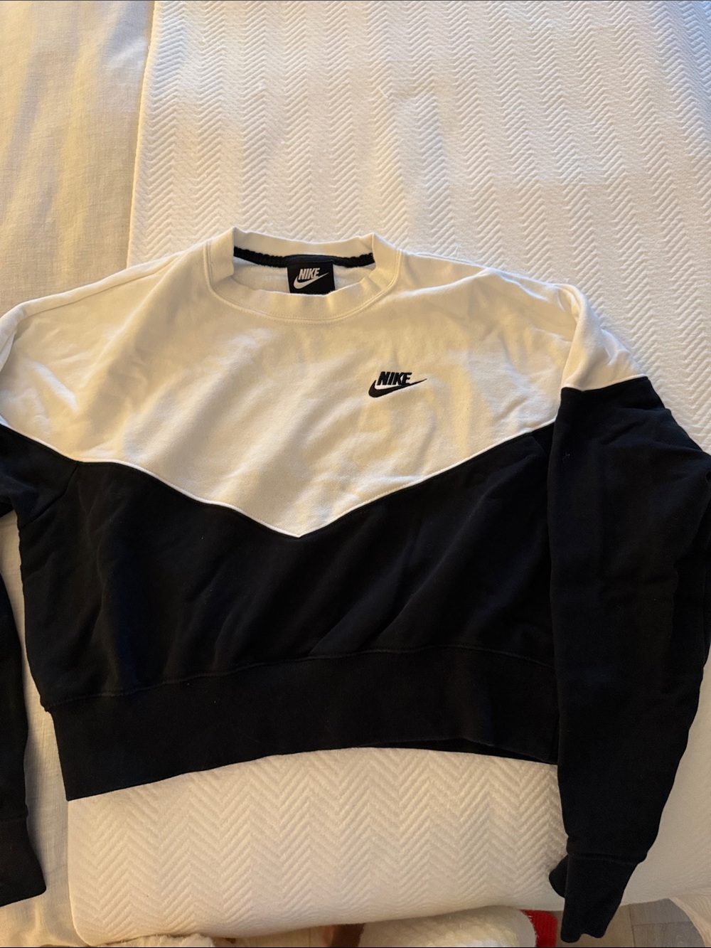 Nike crop White and Black Chevron Crewneck Sweatshirt
